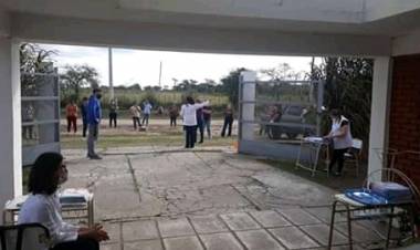 Escuelas primarias y Colegios Secundarios entregaron alimentos.