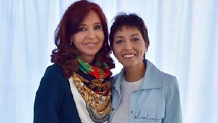 Reaparece en público Cristina, junto a la intendenta electa de Quilmes