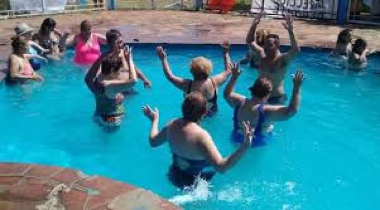 Paso de Los Libres. Adultos mayores disfrutan de la Colonia de Vacaciones Municipal Gratuita