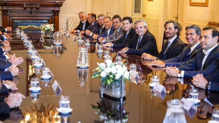 El Gobierno oficializó el financiamiento a las provincias por $120.000 millones
